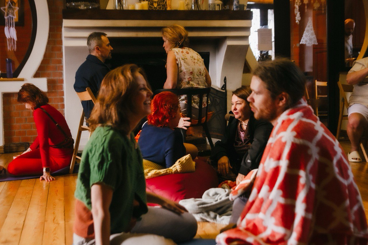 Ретрит-пространство с живой зеленью