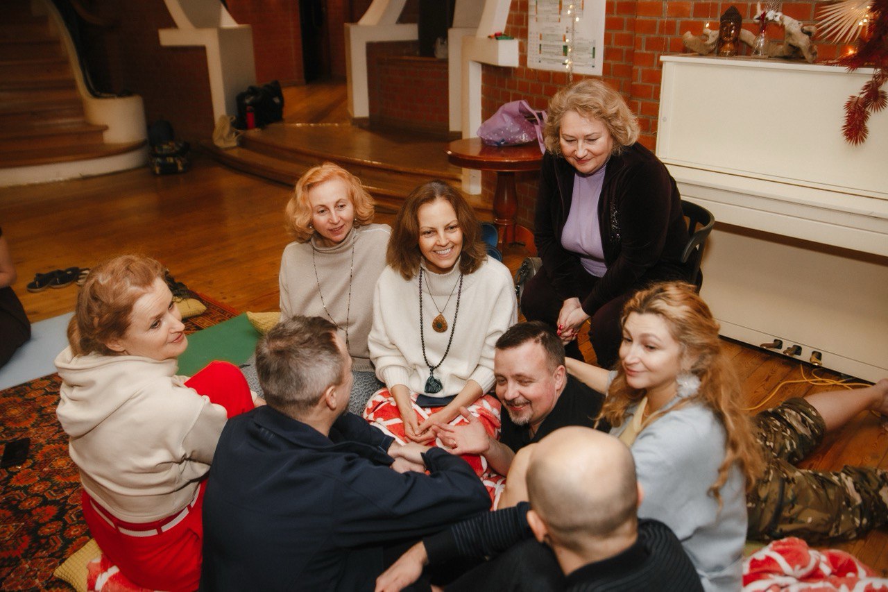 Ретрит-пространство с живой зеленью